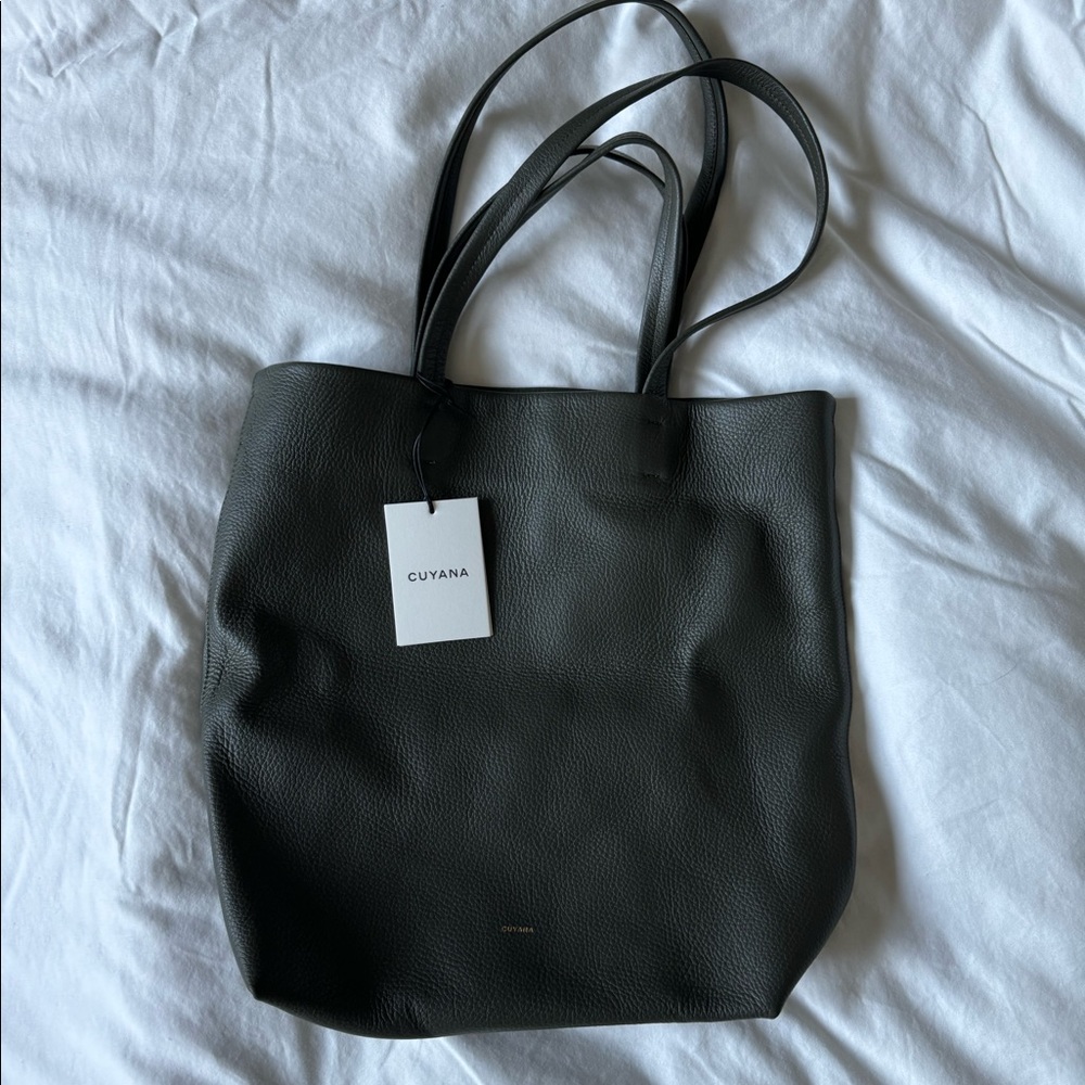 Cuyana Tall Easy Tote in Olive